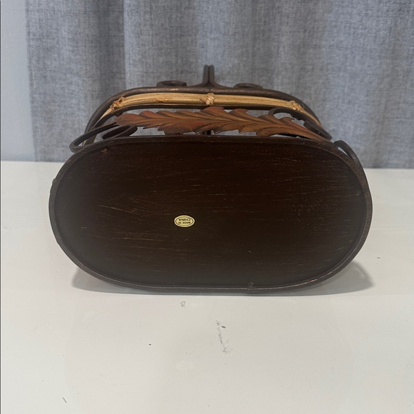 Wicker and Metal Basket with Leaf Design. - Picture 6 of 7